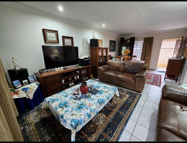 3 BEDROOM TOWNHOUSE FOR SALE IN FLORAUNA